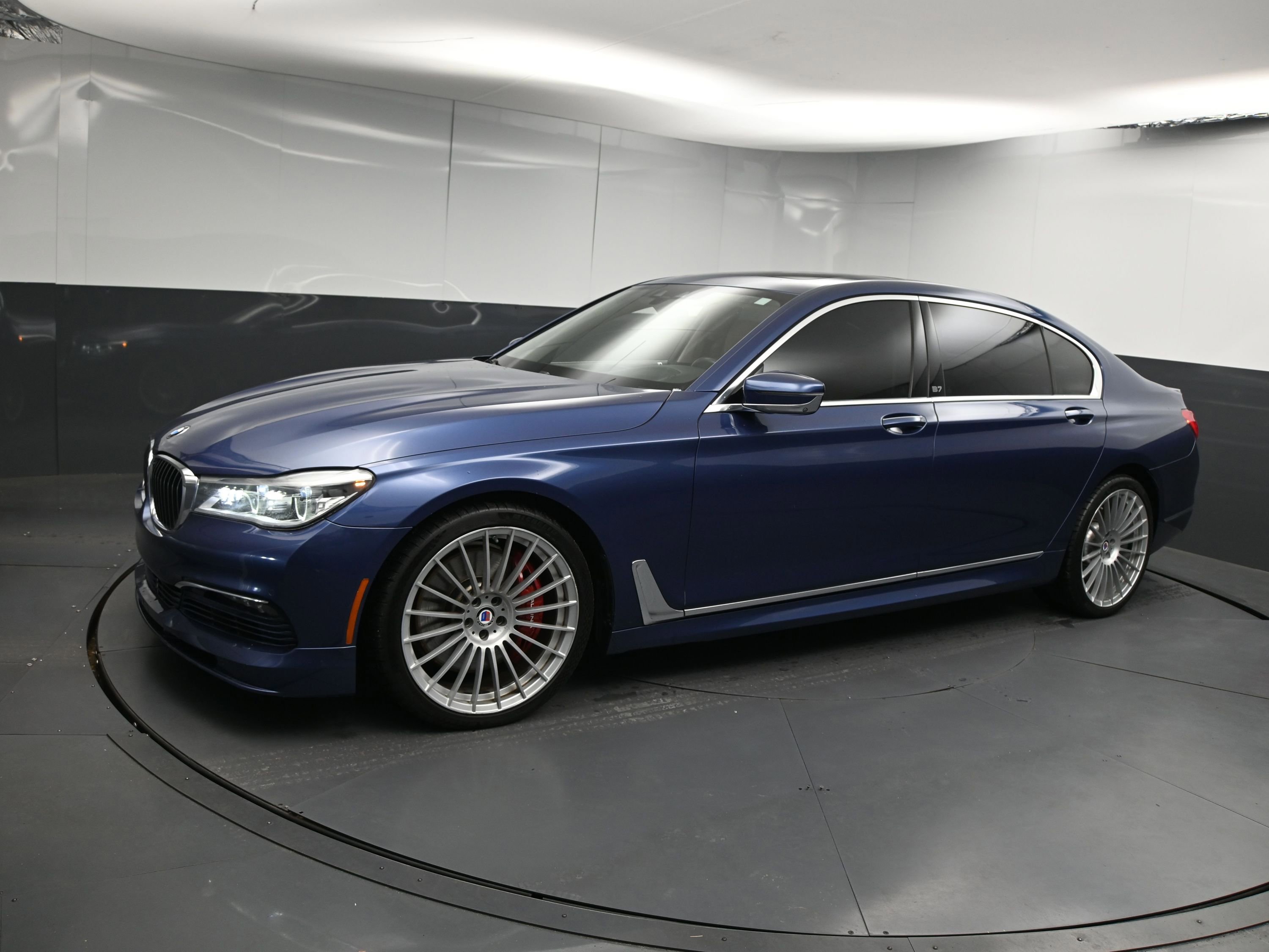 Used 2017 BMW 750i xDrive image 1