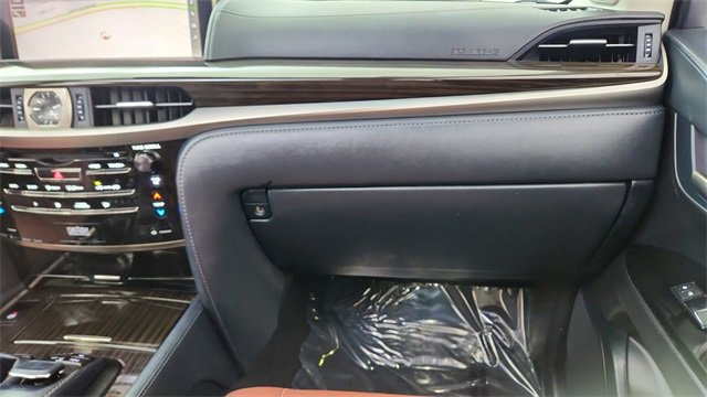 Used 2021 Lexus LX 570 4WD w/ 3rd Row & Luxury Pkg image 40