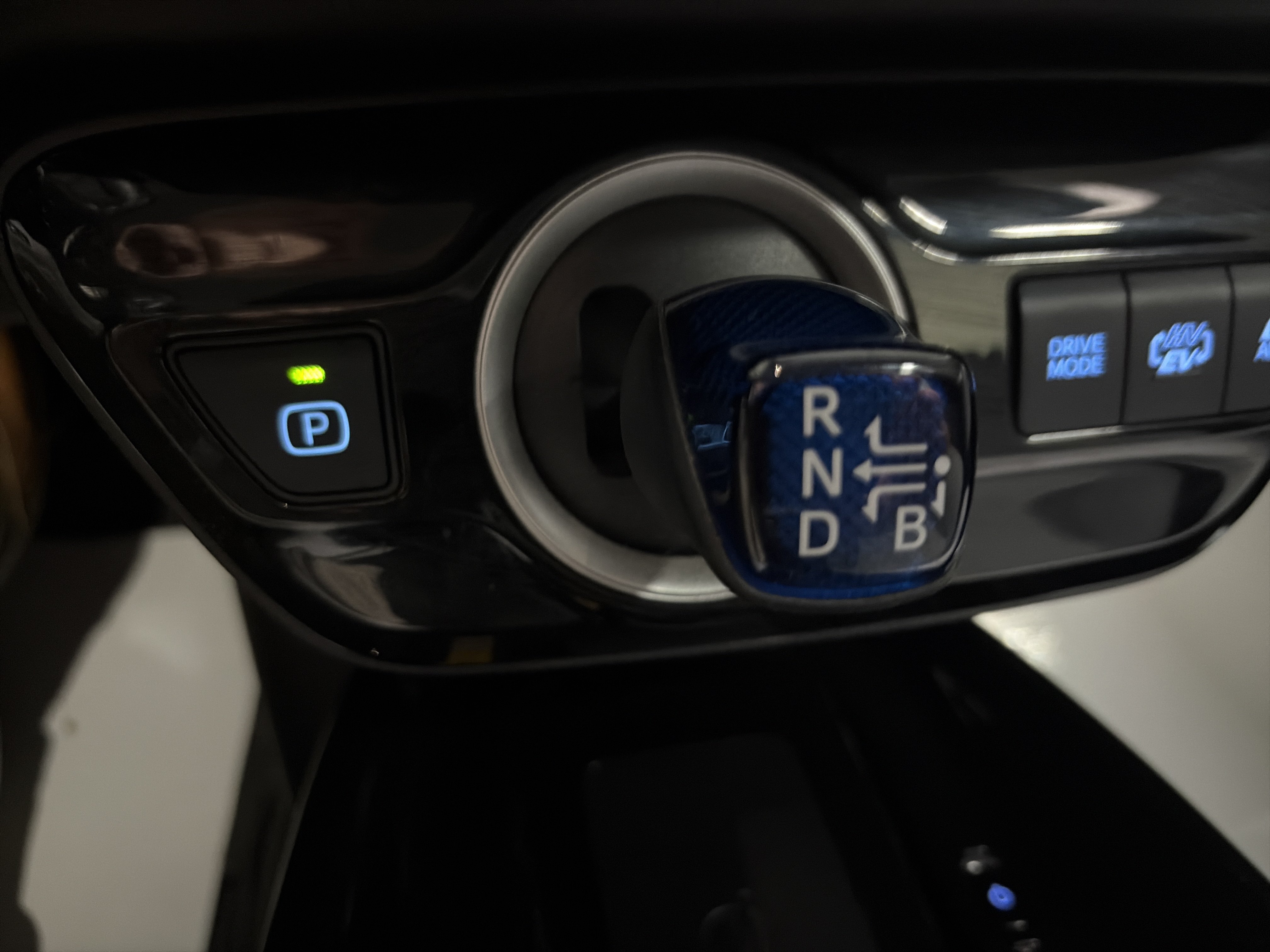 Used 2022 Toyota Prius Prime Limited FWD image 23
