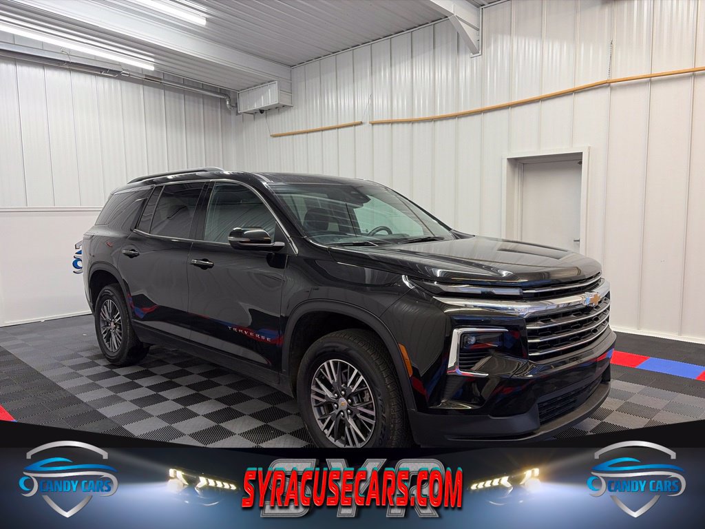 Used 2025 Chevrolet Traverse LT