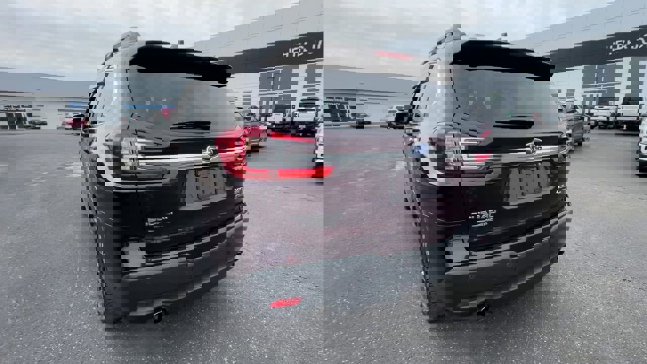 Used 2023 Subaru Ascent Touring image 2