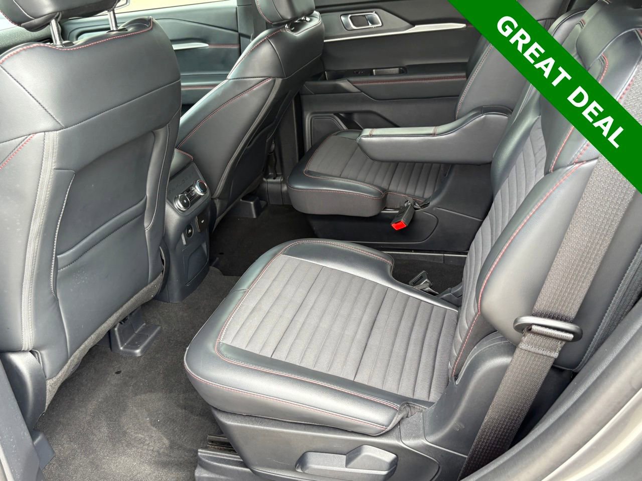Used 2025 Ford Explorer ST-Line AWD/4WD image 37
