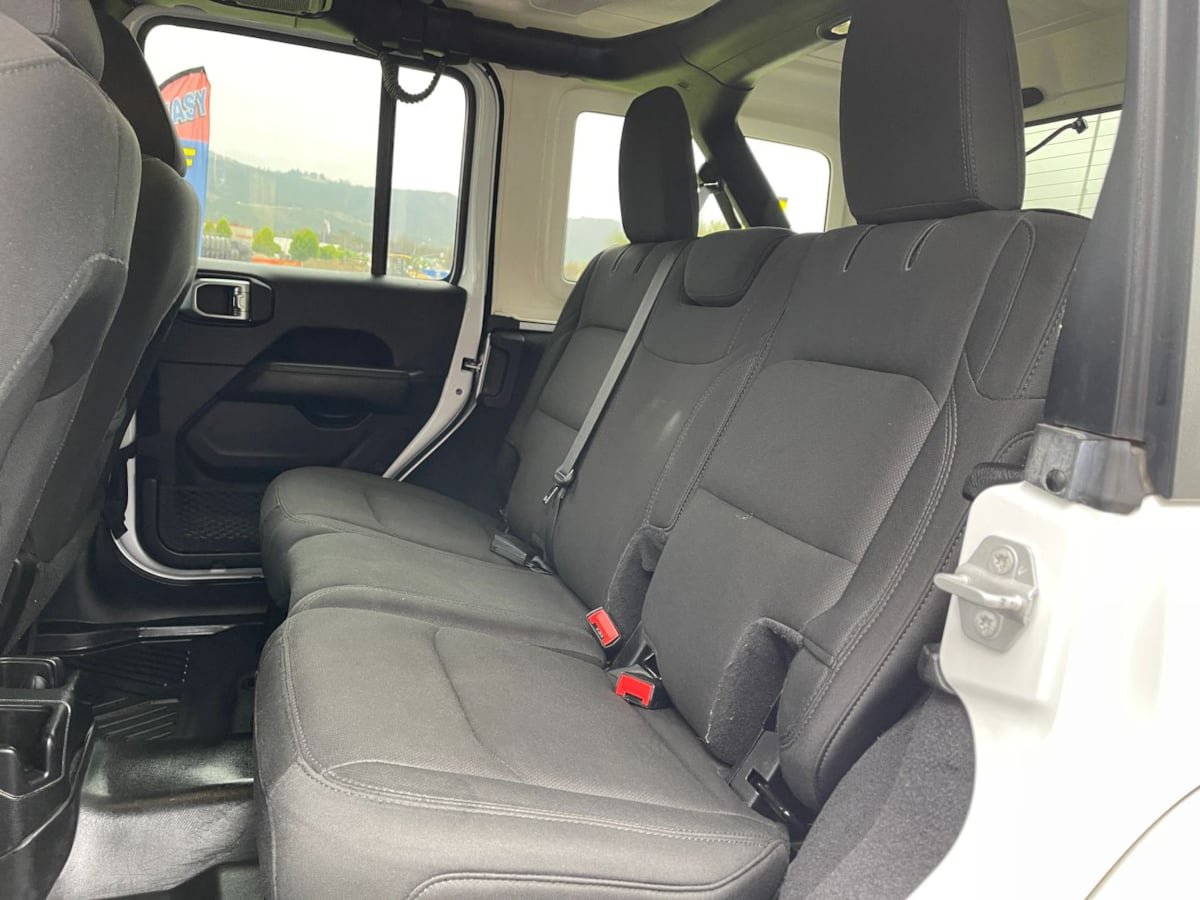 Used 2019 Jeep Wrangler Unlimited Sahara AWD/4WD image 19
