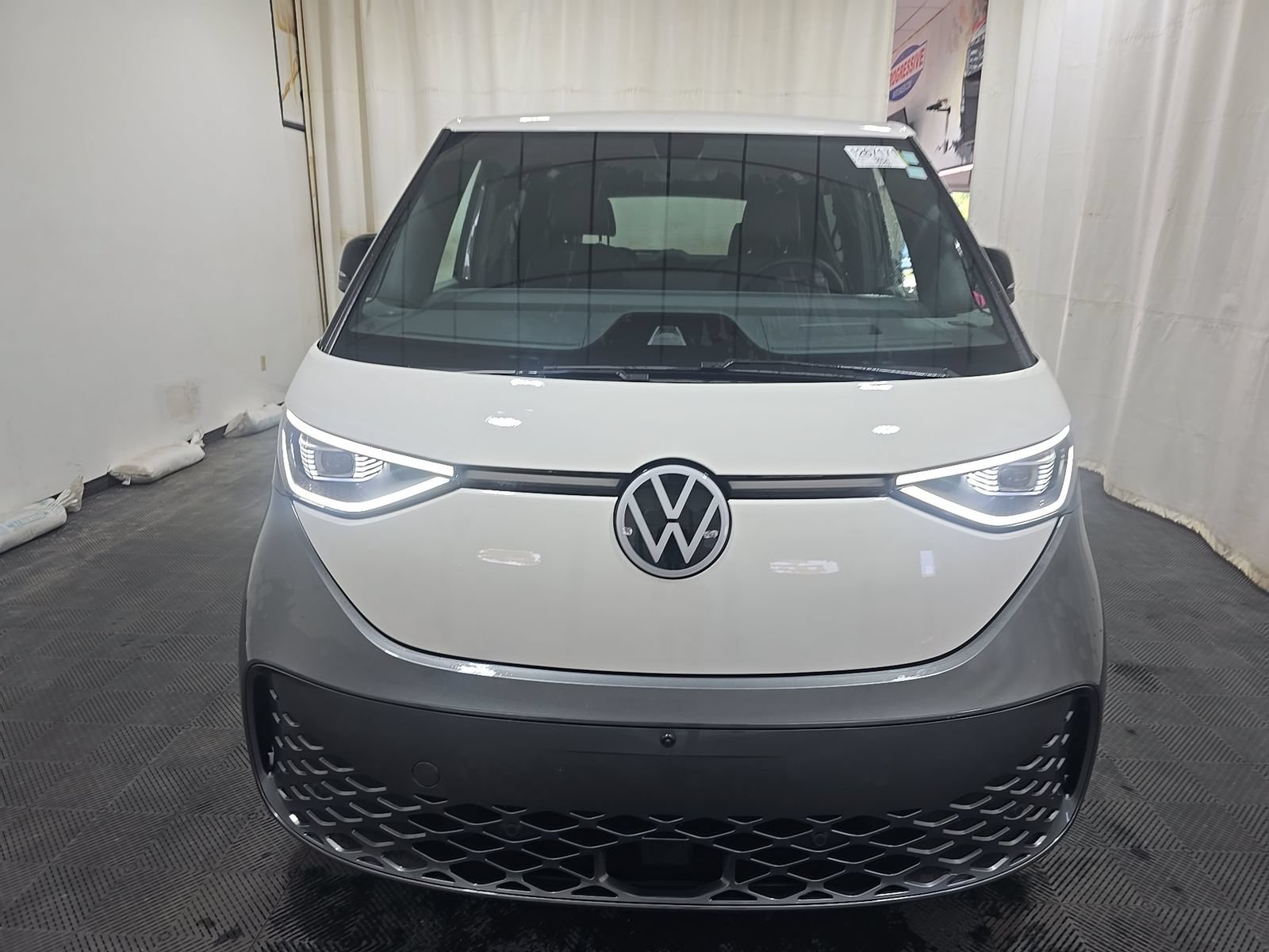 Used 2025 Volkswagen ID. Buzz 1st Edition AWD/4WD image 5