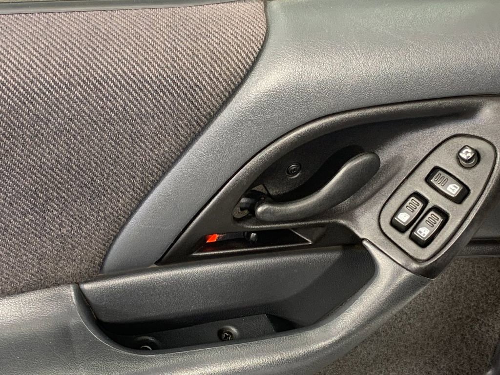 Used 1994 Chevrolet Camaro Z28 image 16