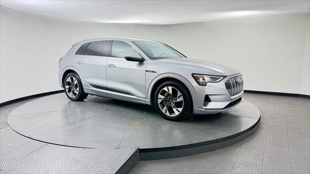 Used 2022 Audi e-tron Premium AWD/4WD image 11