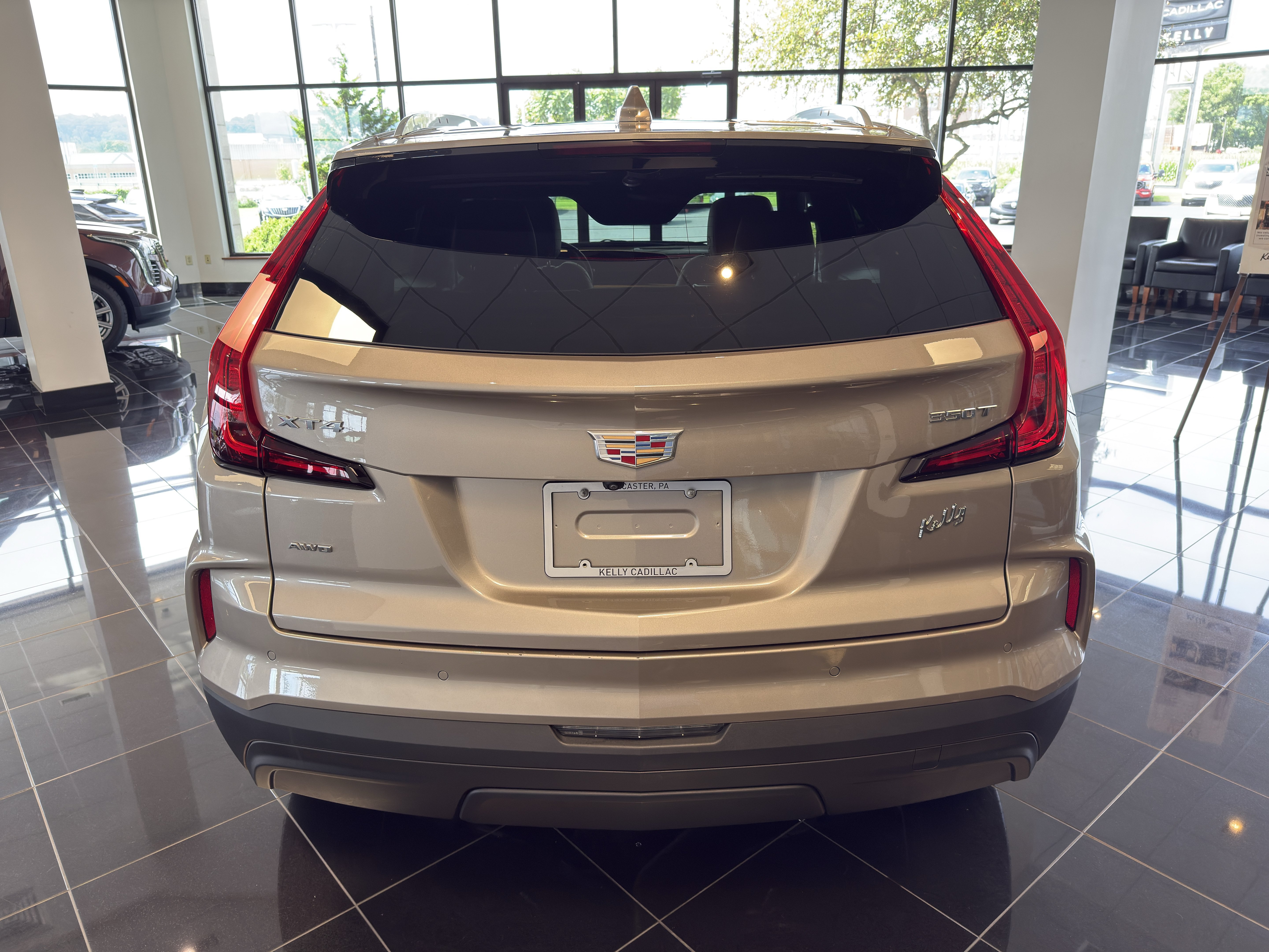 Certified 2024 Cadillac XT4 Luxury w/ Cold Weather Package AWD/4WD image 4