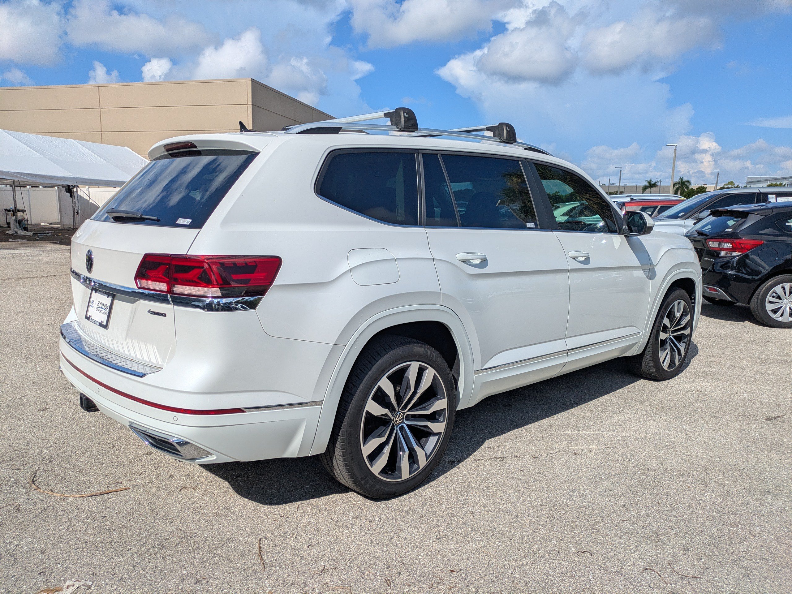 Used 2023 Volkswagen Atlas SEL AWD/4WD image 4