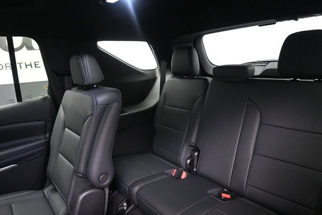 New 2027 Chevrolet Traverse LT w/ Sun and Wheel Package FWD image 9