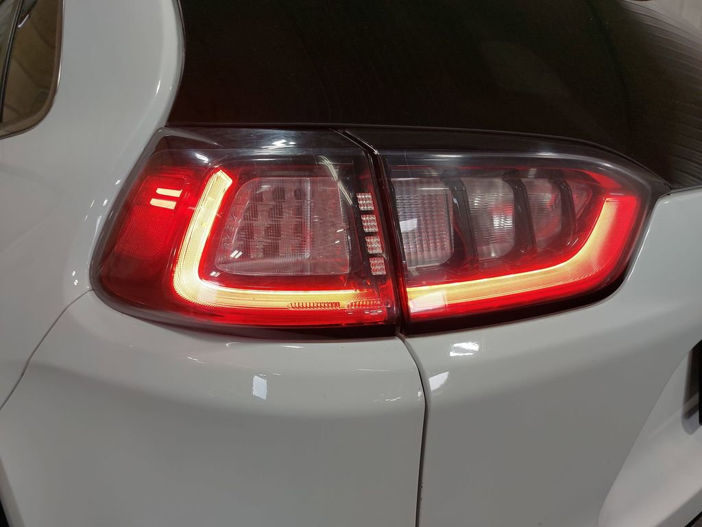Used 2019 Jeep Cherokee Limited FWD image 33