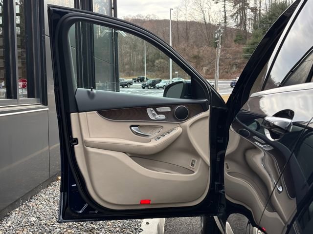 Used 2019 Mercedes-Benz GLC 300 4MATIC image 18