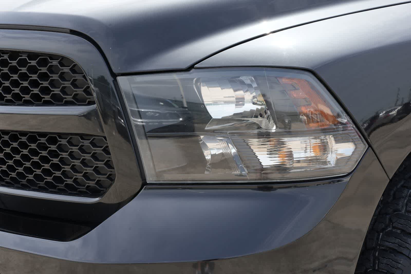 Used 2018 RAM 1500 Express w/ Black Ram 1500 Express Group AWD/4WD image 22