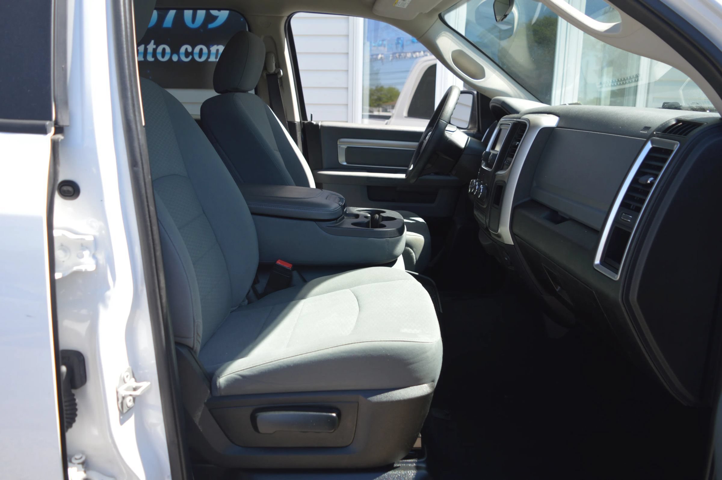 Used 2020 RAM 1500 Classic SLT RWD image 16