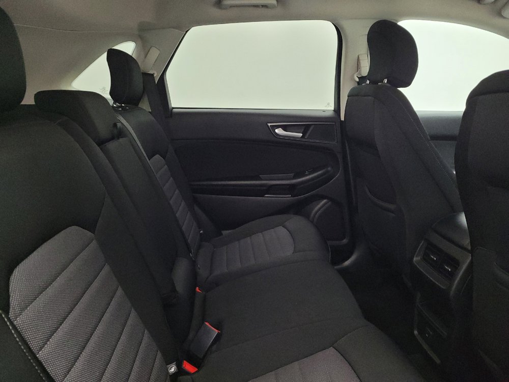 Used 2018 Ford Edge SE image 19