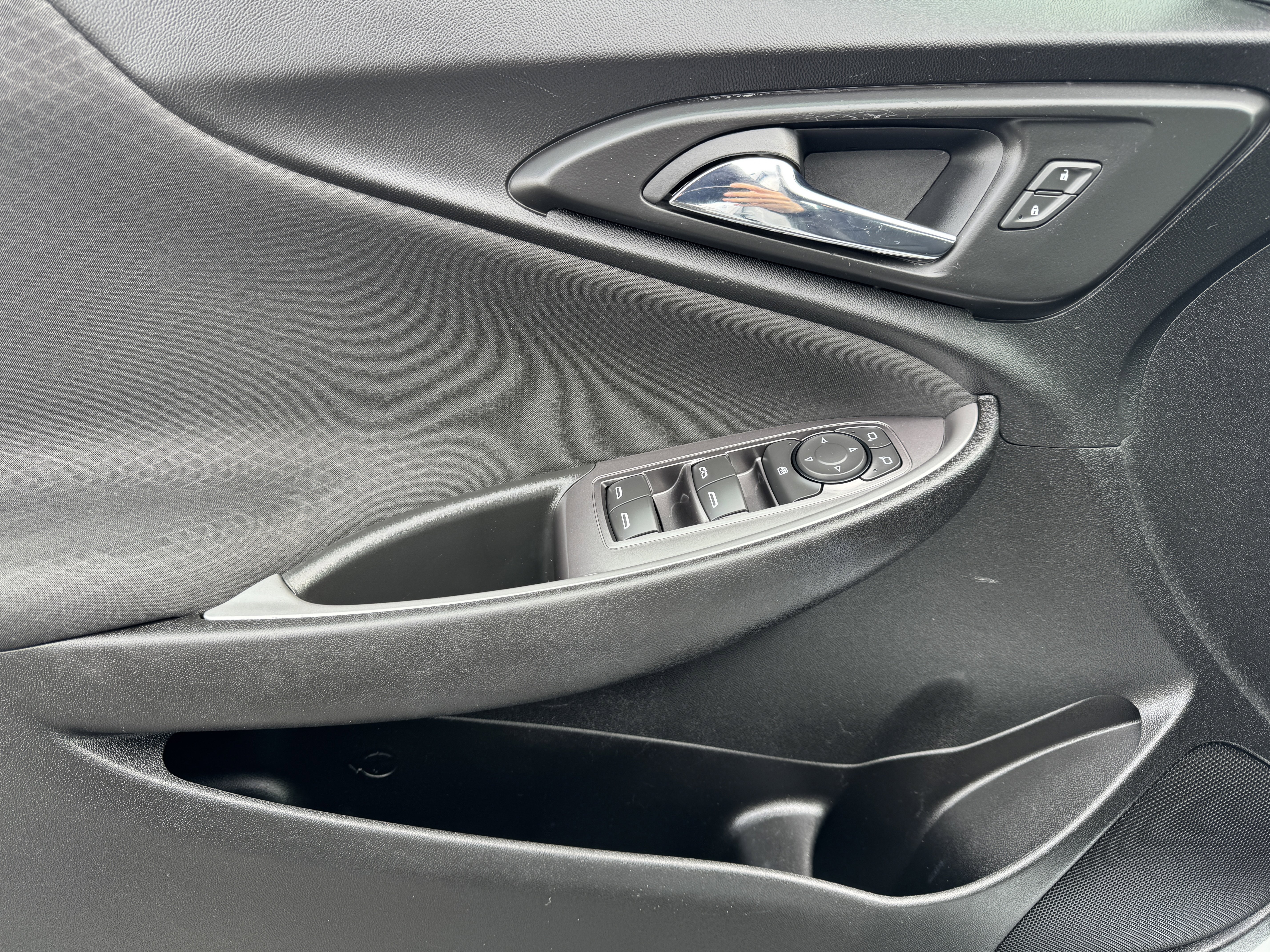 Used 2022 Chevrolet Malibu LT image 9