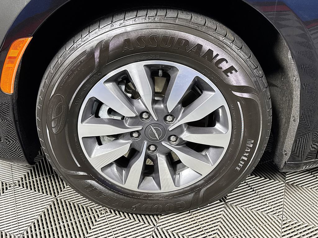 Used 2022 Chrysler Pacifica Touring-L FWD image 32