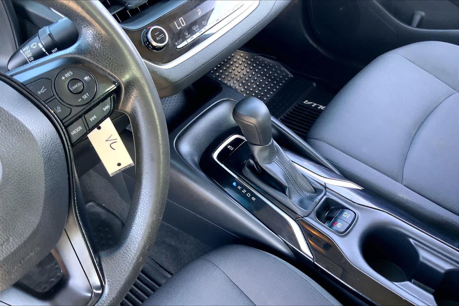 Used 2020 Toyota Corolla LE FWD image 16