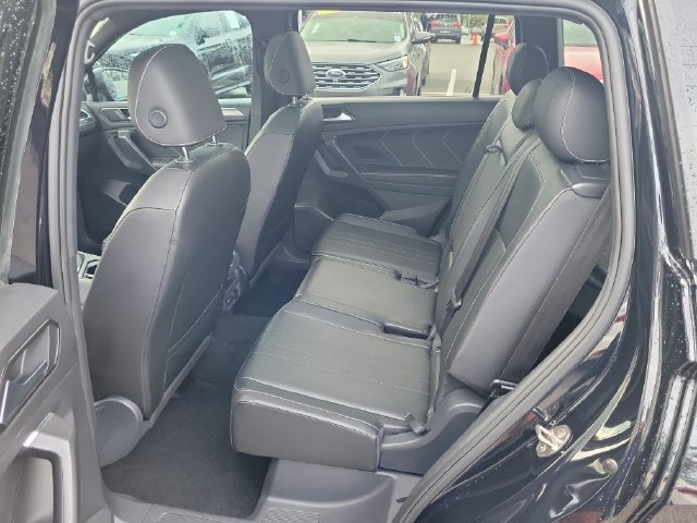 Certified 2022 Volkswagen Tiguan SE R-Line FWD image 11