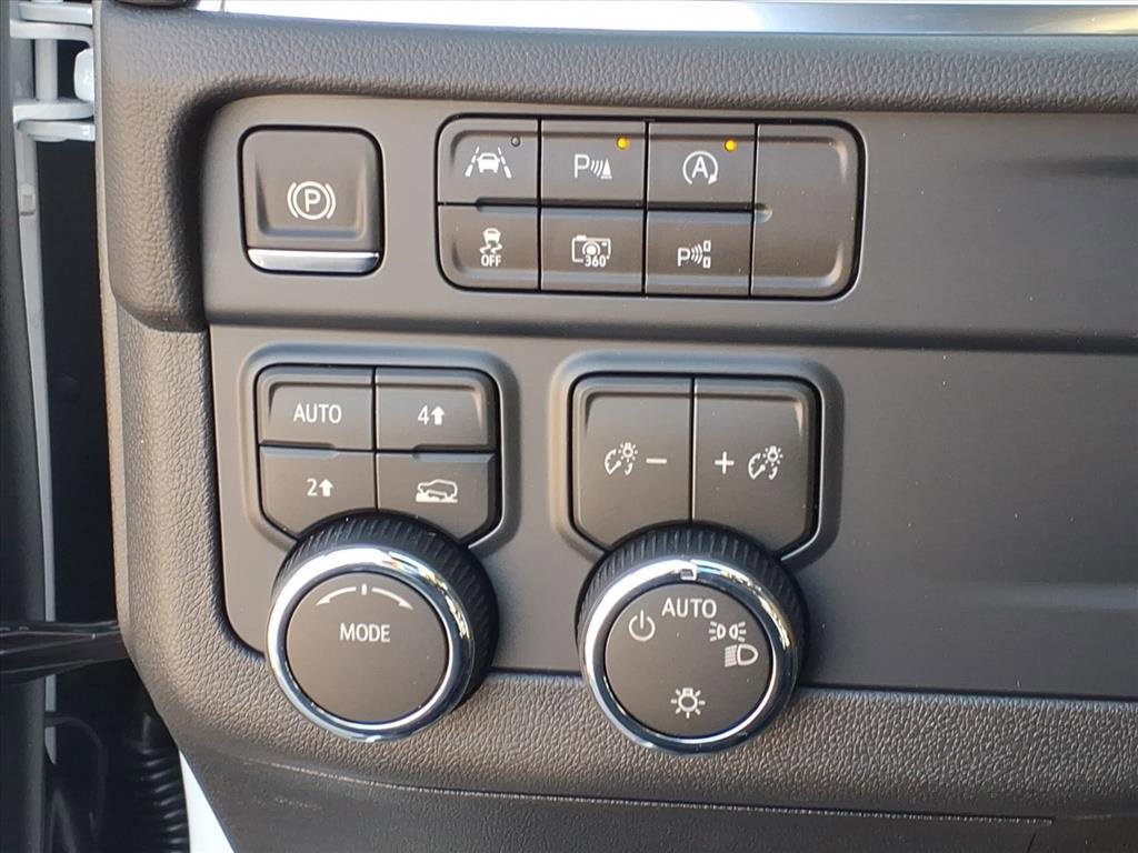 New 2026 Chevrolet Suburban LS image 9