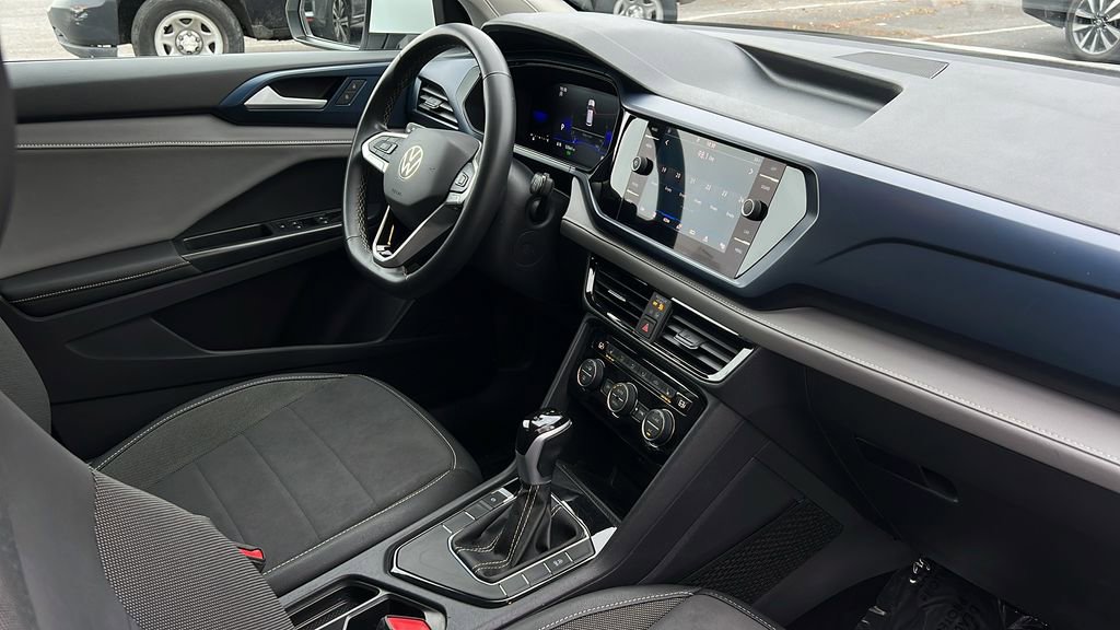 Used 2024 Volkswagen Taos SE image 12