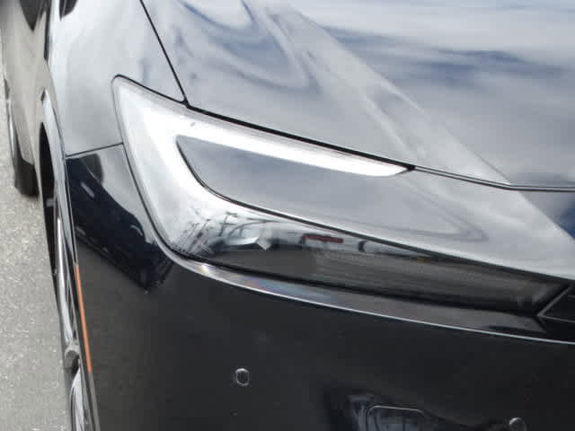 Used 2024 Toyota Prius XLE FWD image 5