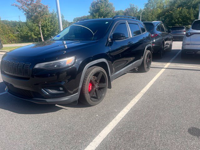 Used 2019 Jeep Cherokee Latitude Plus FWD image 2