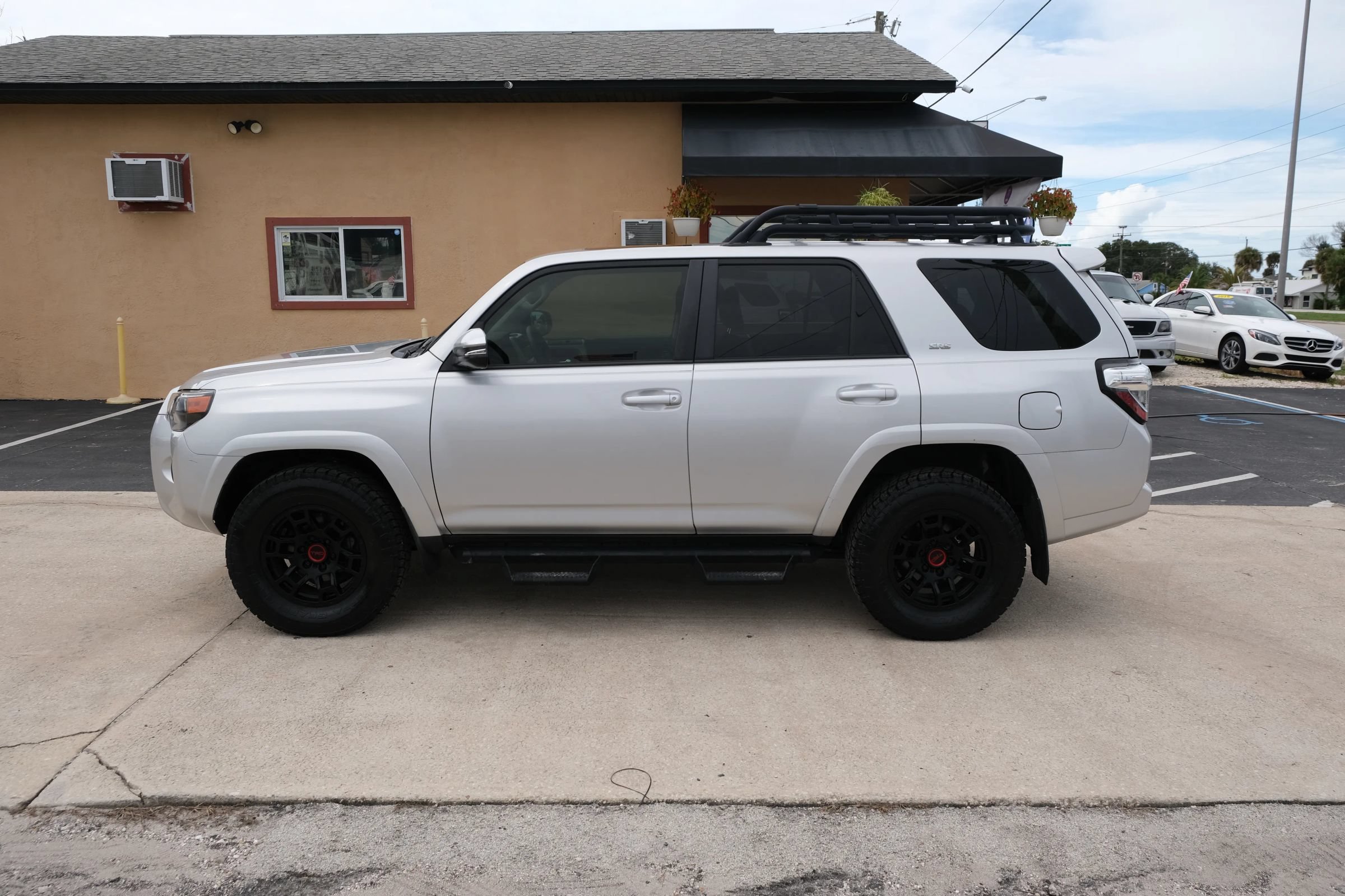 Used 2022 Toyota 4Runner SR5 Premium w/ Moonroof Package AWD/4WD image 8