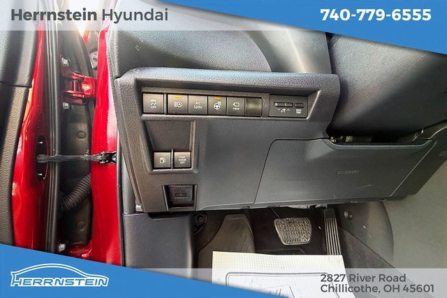 Used 2025 Toyota Sienna Platinum image 23