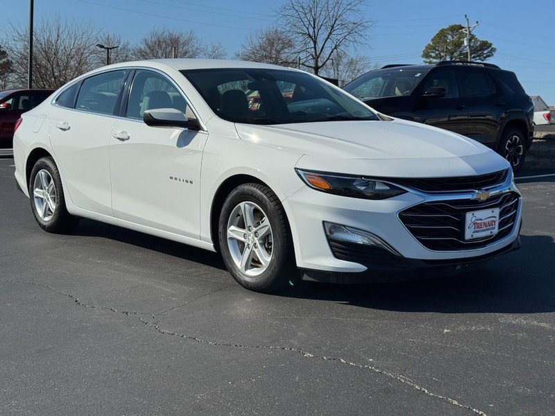 Used 2020 Chevrolet Malibu LS w/ Driver Confidence Package II image 2