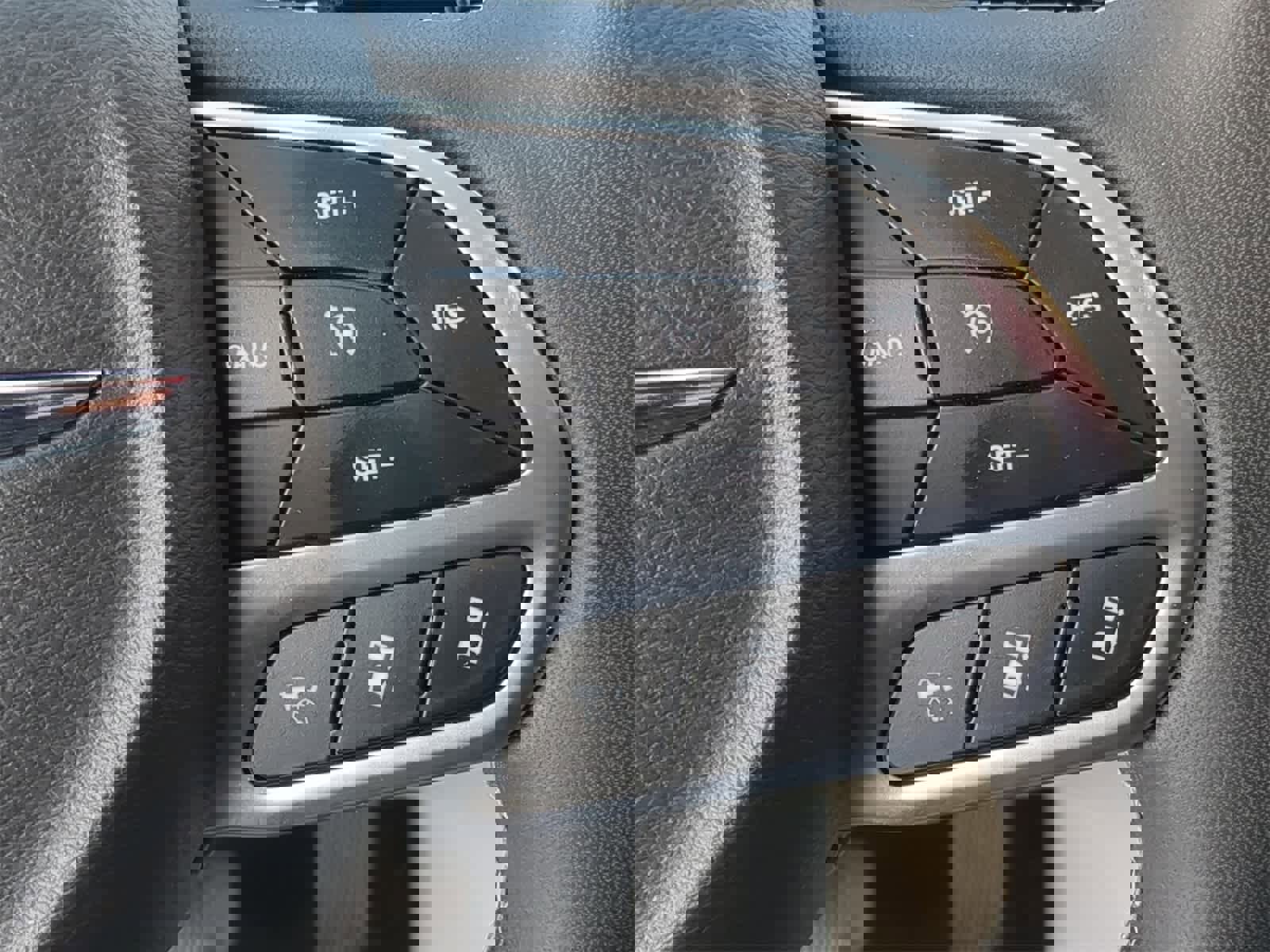 Used 2023 Chrysler Pacifica Limited image 33