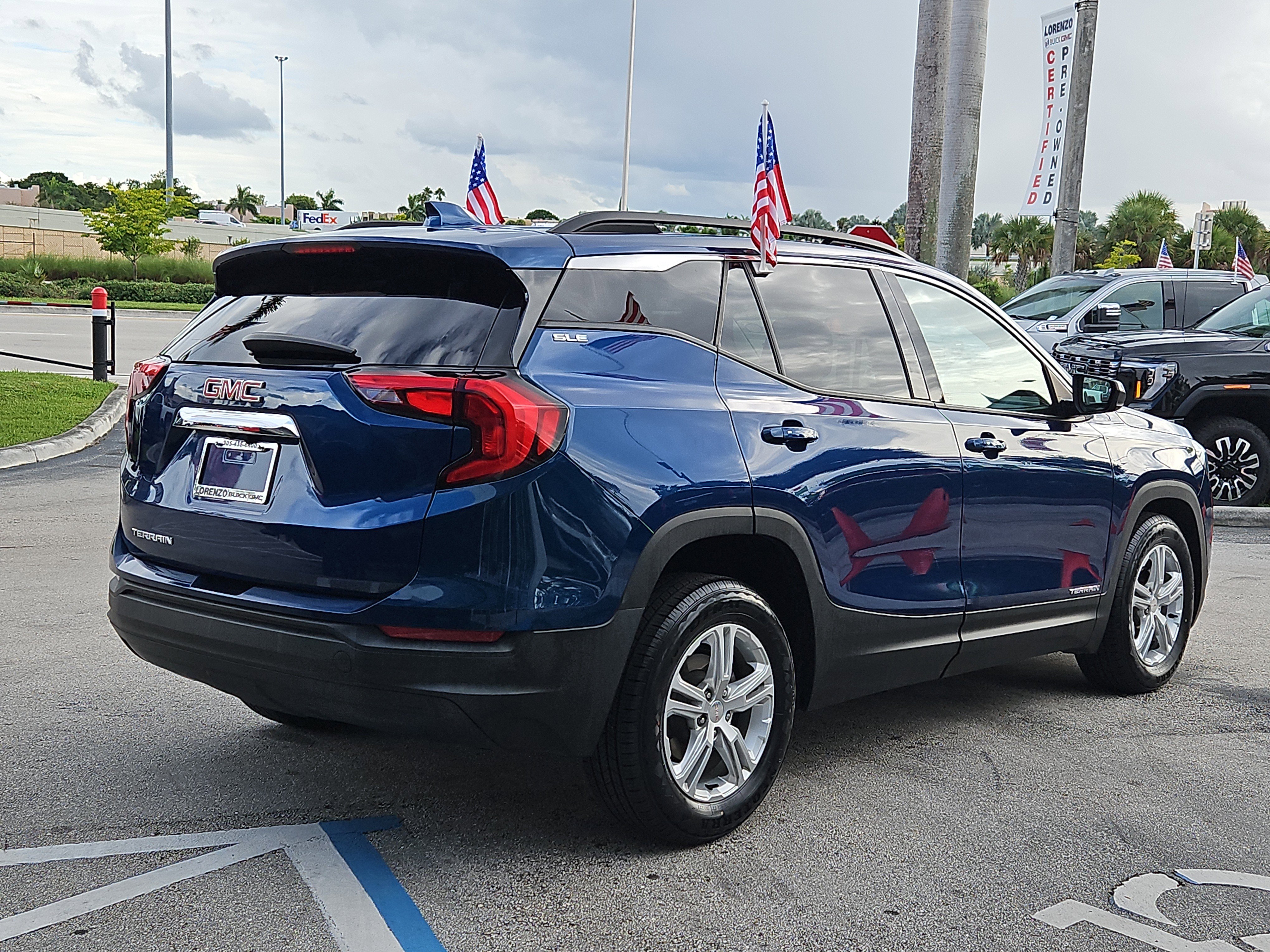 Used 2020 GMC Terrain SLE w/ Driver Convenience Package image 5