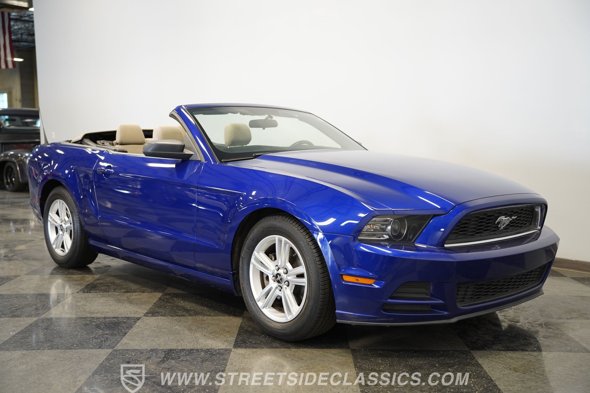 Used 2014 Ford Mustang Convertible RWD image 17