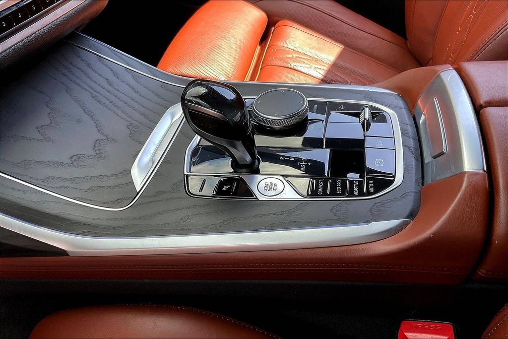Used 2022 BMW X7 xDrive40i w/ M Sport Package AWD/4WD image 17
