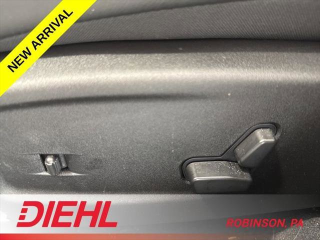 Certified 2023 Chrysler 300 C image 19