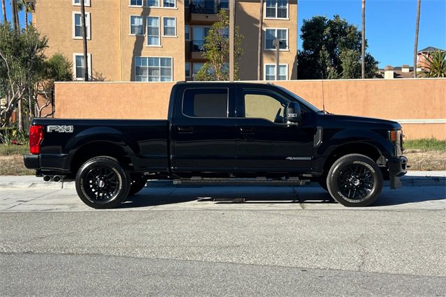 Used 2022 Ford F250 Lariat w/ Black Appearance Package image 3