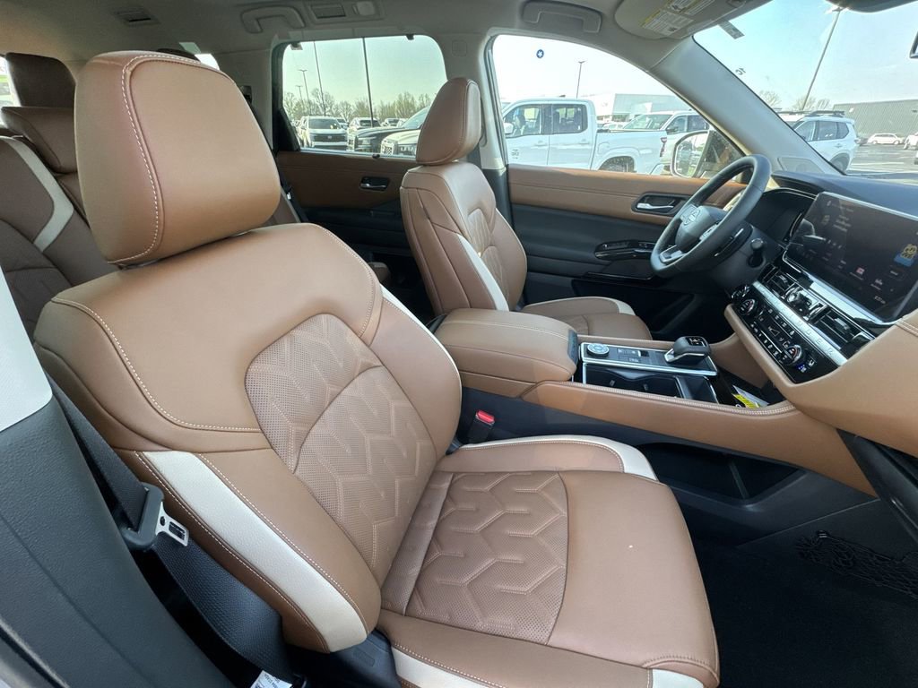 New 2026 Nissan Pathfinder Platinum AWD/4WD image 26