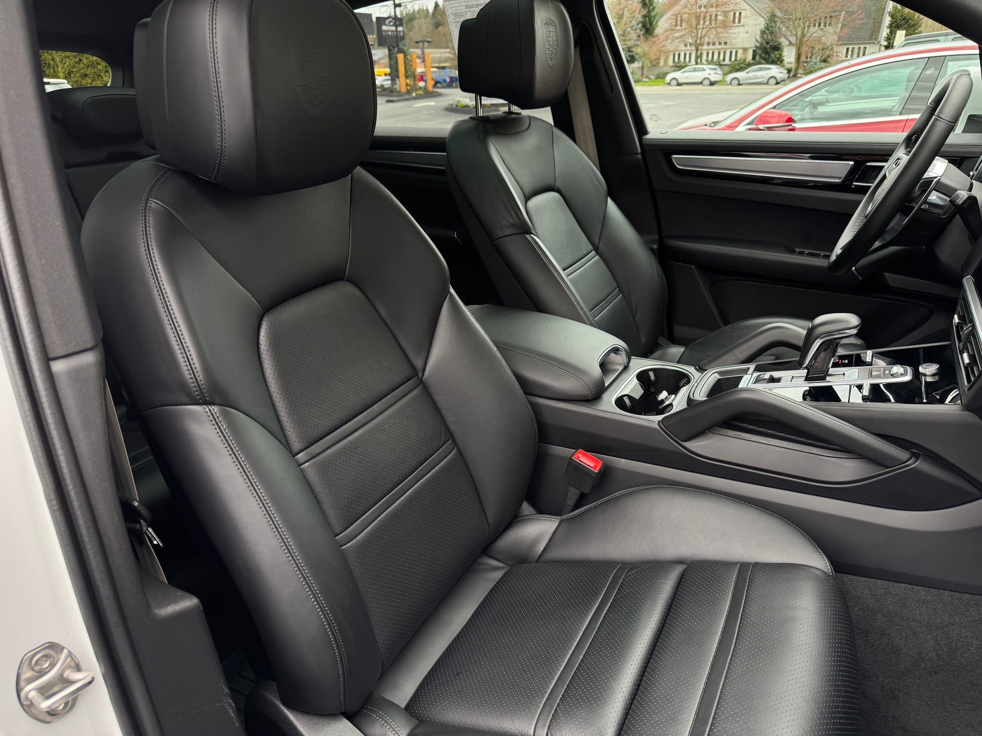 Used 2023 Porsche Cayenne Platinum Edition AWD/4WD image 31