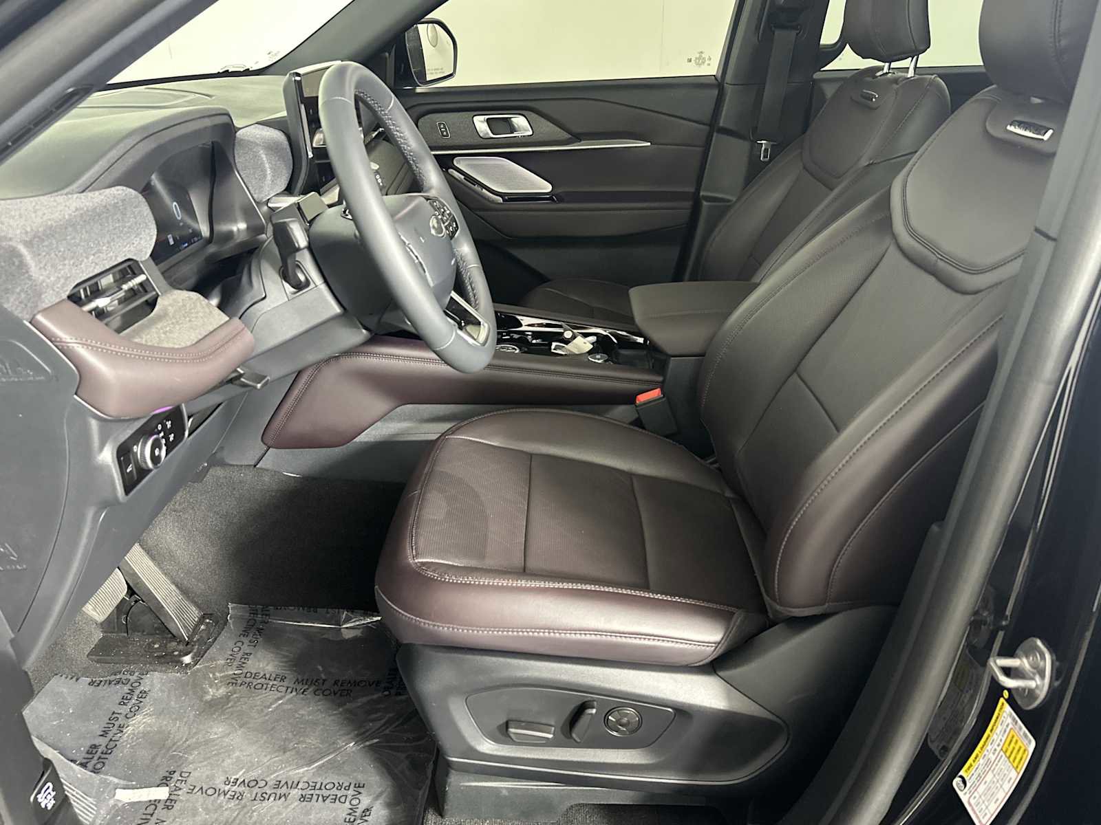 Used 2025 Ford Explorer Platinum RWD image 8