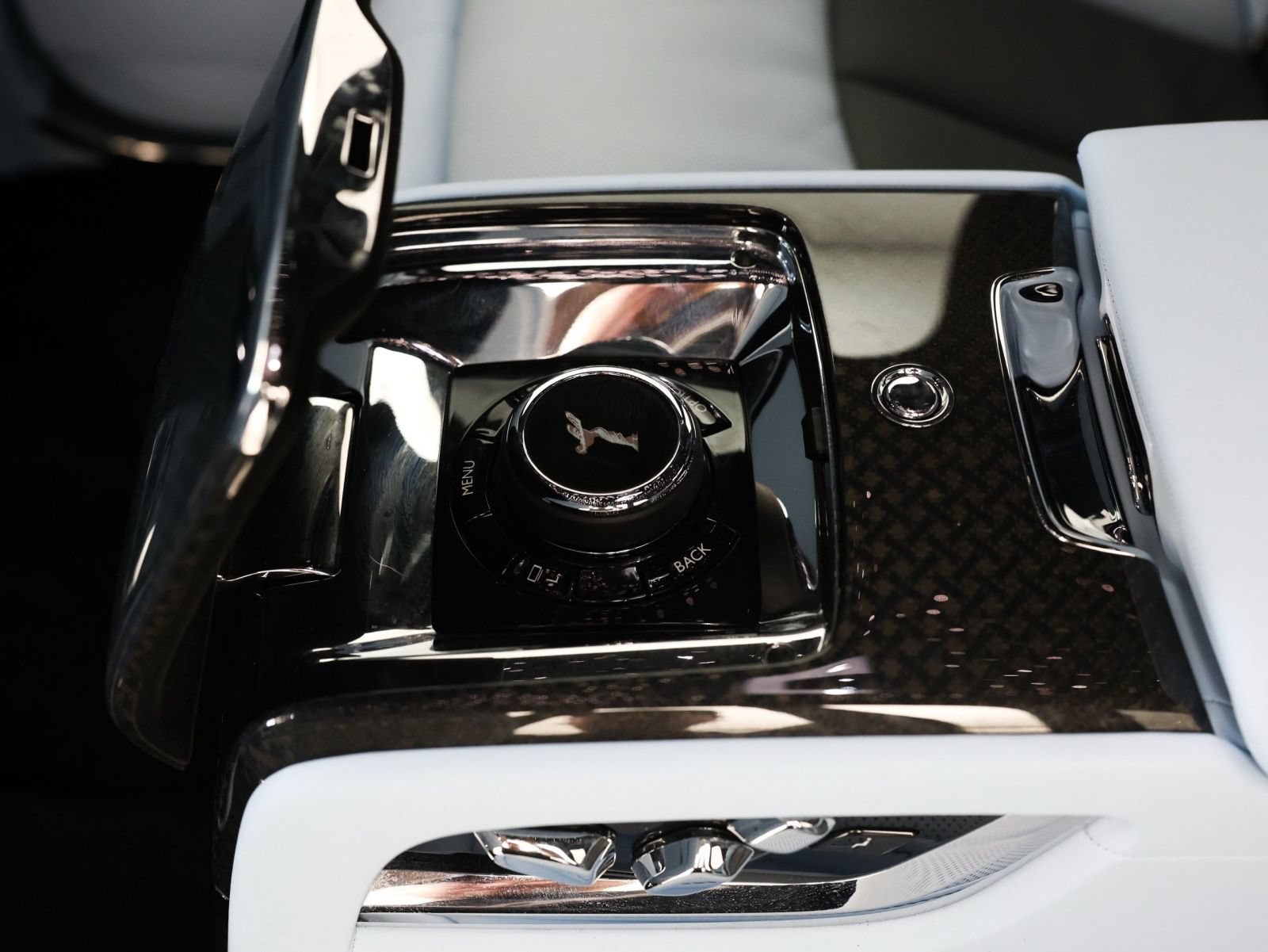 Certified 2025 Rolls-Royce Cullinan Black Badge AWD/4WD image 46