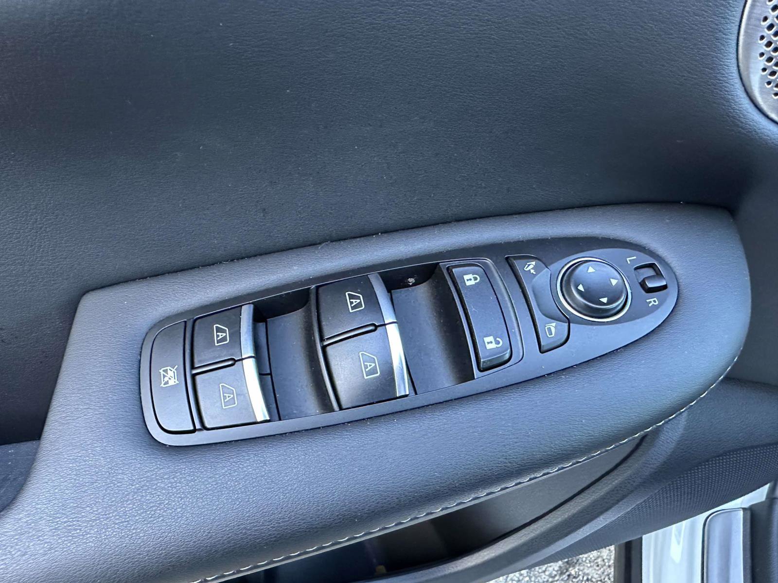 Used 2025 INFINITI QX50 Sport image 16