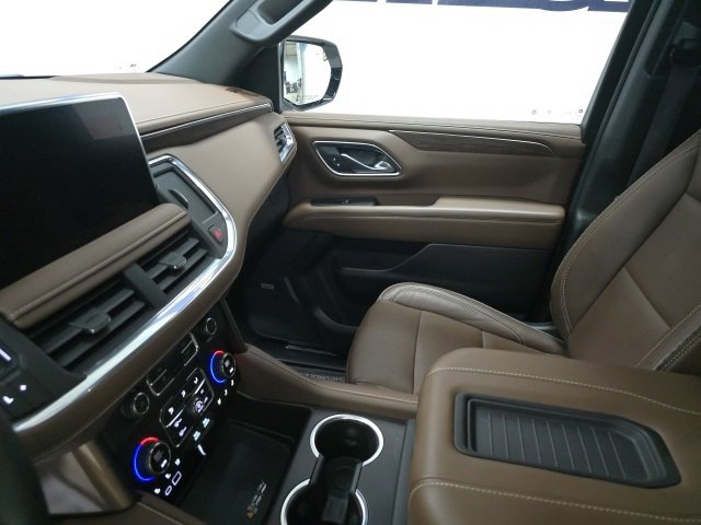 Used 2024 Chevrolet Suburban High Country image 23