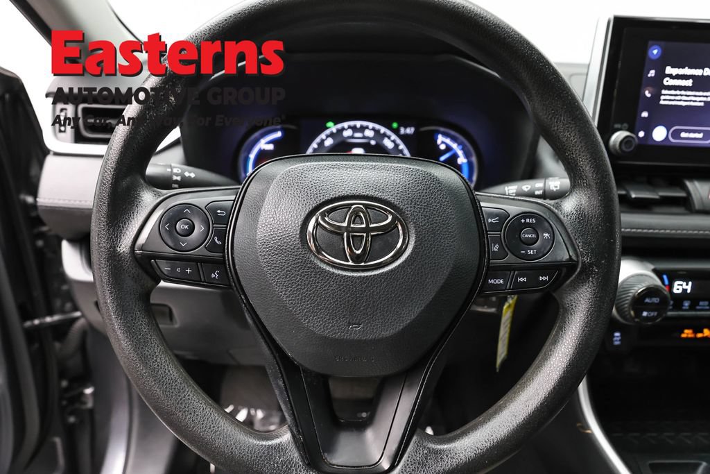 Used 2023 Toyota RAV4 LE AWD/4WD image 10