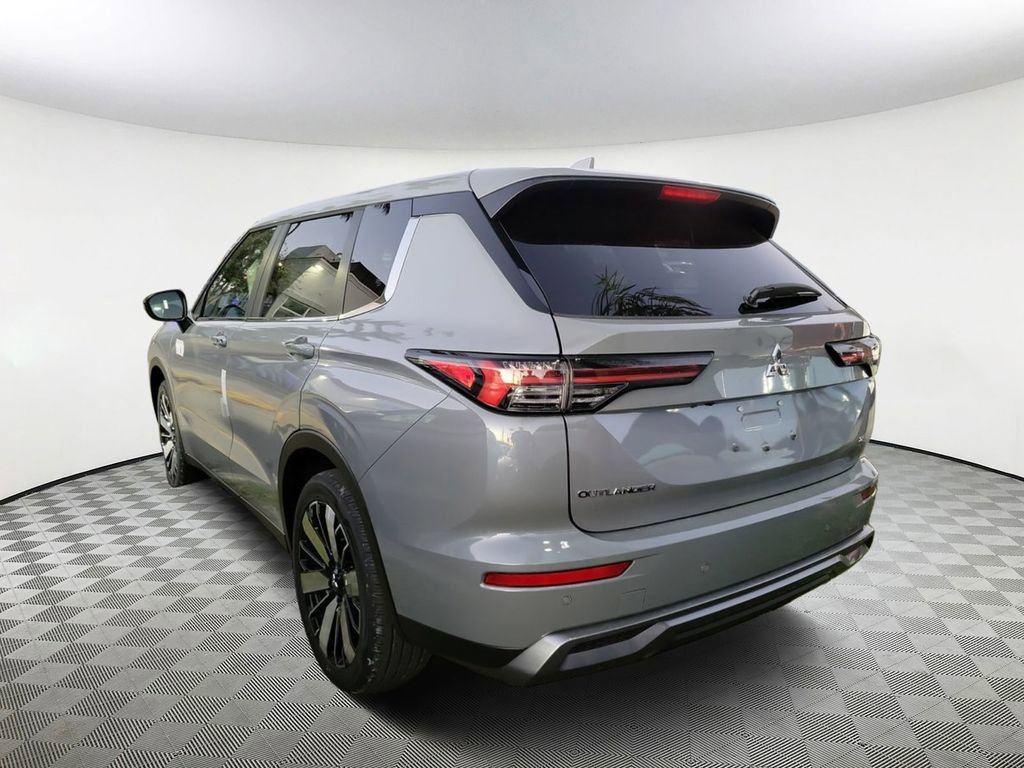 New 2026 Mitsubishi Outlander SE image 3