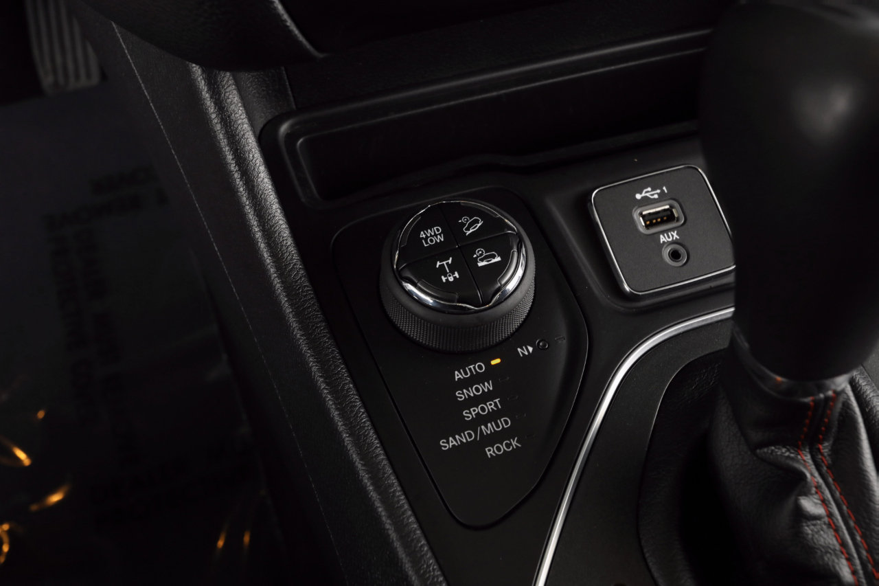 Used 2020 Jeep Cherokee Trailhawk w/ Cold Weather Group image 19