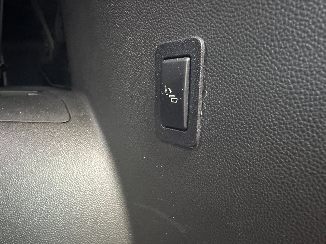 Used 2021 Chevrolet Suburban High Country image 25