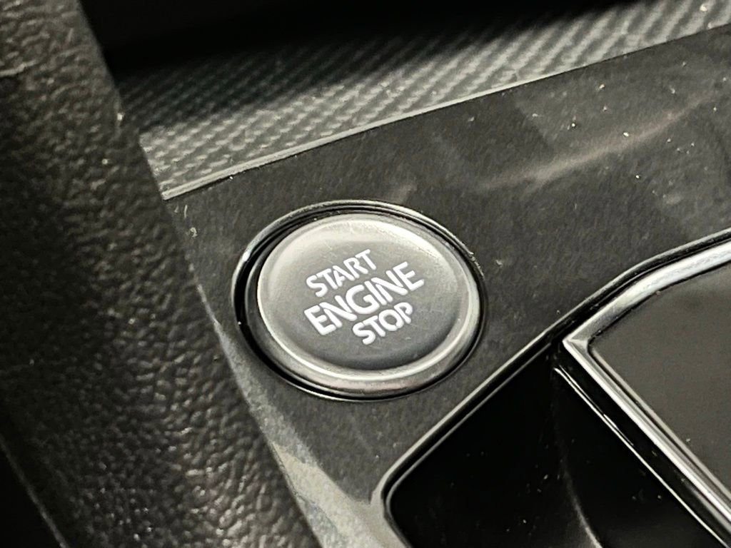 Used 2019 Volkswagen Tiguan SE w/ Panoramic Sunroof Package image 13