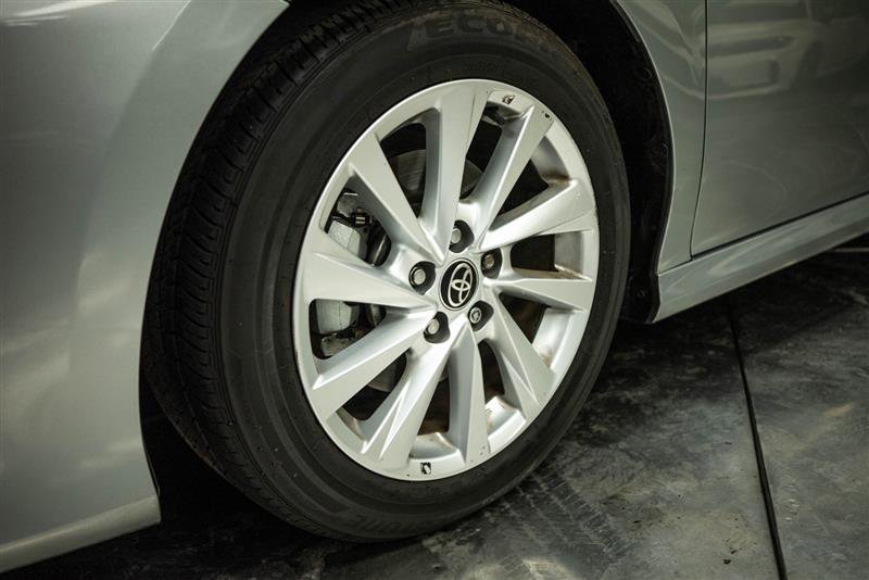 Used 2023 Toyota Camry LE image 3