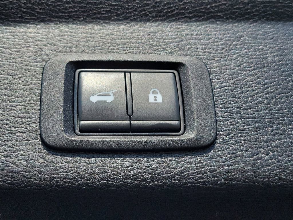 Used 2023 Mitsubishi Outlander SE image 28