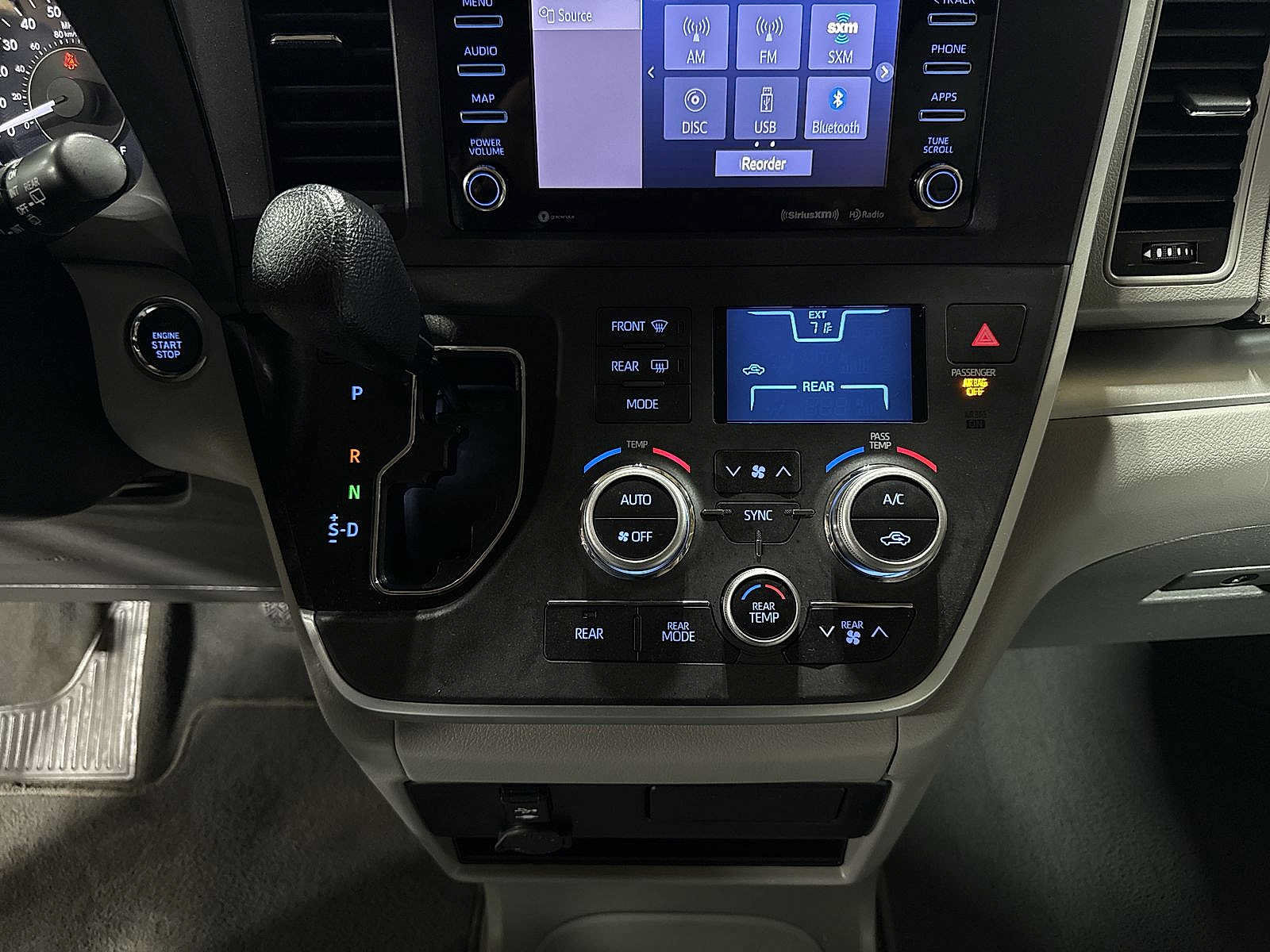 Used 2020 Toyota Sienna LE w/ LE Preferred Package AWD/4WD image 22