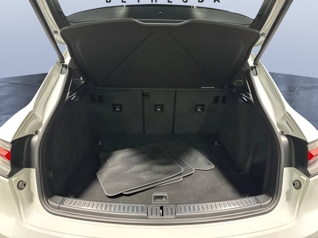 Used 2024 Porsche Macan AWD/4WD image 10